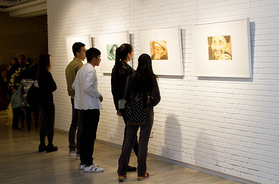 王華祥版畫展亮相愛慕美術(shù)館 回溯版畫之路，呈現(xiàn)藝術(shù)探索